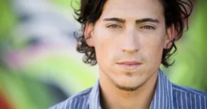 Andrew Keegan, ancienne star adolescente, nie être un chef de secte malgré les rumeurs. Dans une interview récente, Keegan affirme que son organisation, Full Circle, n’était pas une secte mais plutôt un centre communautaire. Il explique que Full Circle réunissait […]