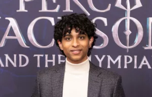 Un des acteurs de la célèbre série Percy Jackson And The Olympians a récemment dévoilé la raison d’un changement significatif de personnage par rapport aux romans originaux. Il s’agit d’Aryan Simhadri, qui interprète le personnage de Grover Underwood dans l’adaptation […]