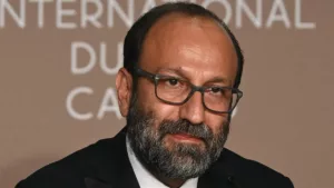 Le célèbre réalisateur iranien Asghar Farhadi a finalement été innocenté d’accusations selon lesquelles il aurait plagié son œuvre primée aux Oscars 2021, « A Hero« , à partir des travaux d’une ancienne élève. Cette décision a été prise par un ensemble d’experts […]