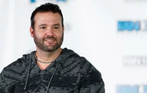 Austin St. John, acteur historique de la série culte « Power Rangers » où il interprétait Jason Lee Scott, le premier Red Ranger, a dévoilé récemment son projet de lancer une ligne de produits dérivés. Ce n’est pas une collection ordinaire puisque […]