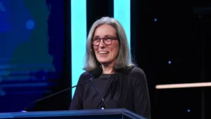 Carol Littleton, l’une des lauréates des Governors Awards de mardi soir organisés par la Motion Picture Academy, représente une donnée intrigante. En effet, elle est monteuse de films, un métier qui historiquement a été largement dominé par les hommes. Ces […]