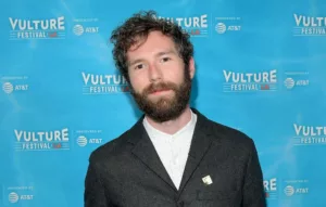 L’assistant de production, Evan Schwartz, qui a collaboré sur la série HBO Max, Search Party, a récemment lancé des accusations d’agression sexuelle contre le showrunner, Charles Rogers. Schwartz prétend que l’incident aurait eu lieu en 2020 et suggère même que […]