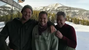 Chris Hemsworth et Matt Damon ont passé un agréable moment lors d’une excursion de ski en famille. Chris Hemsworth a récemment partagé sur Instagram une série de photos capturant les moments forts de leurs festivités du nouvel an. Les clichés […]