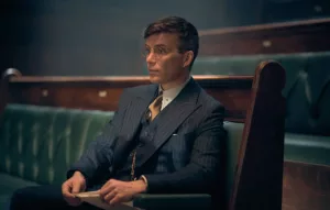 Des projets de spin-offs de Peaky Blinders sont en cours de développement chez Netflix, d’après diverses sources. Selon Bloomberg, le réseau envisage de produire deux spin-offs de la populaire série britannique sur les gangs. Peaky Blinders, la série originale, a […]