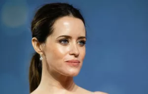 Claire Foy est au cœur d’une vidéo qui fait la Une de différents réseaux sociaux. Dans ce clip, la vedette de la série « The Crown » refuse de signer un autographe pour une raison inattendue. En effet, Claire Foy s’arrête pour […]