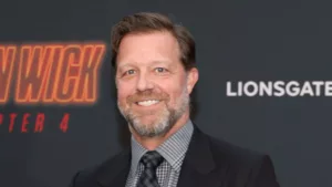 David Leitch est en pourparlers pour réaliser le prochain opus du film « Monde jurassique », selon The Hollywood Reporter. Universal a annoncé que le film sortira le 2 juillet 2025. Le scénario sera écrit par David Koepp, qui avait déjà travaillé […]