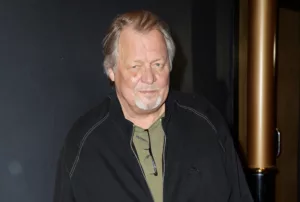 Le monde du spectacle est en deuil. L’emblématique David Soul, acclamé acteur et chanteur, bien connu pour son rôle dans l’iconique série télévisée Starsky & Hutch, nous a quittés à l’âge de 80 ans. La triste nouvelle a été confirmée […]