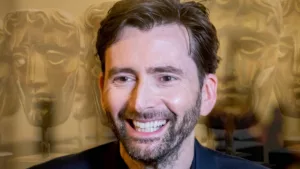 L’acteur britannique David Tennant sera le maître de cérémonie des BAFTA 2024. Prévue pour le 18 février, la cérémonie sera diffusée en direct depuis le Royal Festival Hall du Southbank Centre de Londres, sur les chaînes BBC One et BBC […]