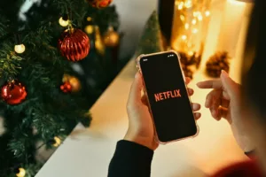 Vous êtes fan de Netflix et vous pensez en connaître toutes les catégories disponibles sur la plateforme ? Détrompez-vous ! Saviez-vous qu’il existe des catégories secrètes, cachées, qui regorgent d’un contenu incroyable et qui ne demandent qu’à être découvertes ? […]