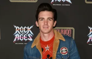 Nickelodeon a réagi aux révélations de l’acteur Drake Bell, affirmant avoir été l’objet d’abus sexuels durant son enfance, perpétrés par Brian Peck, son coach de dialogue. Ces confessions ont été faites dans le troisième épisode du documentaire Quiet on Set: […]