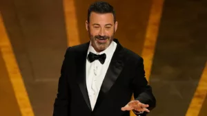 Lors de la cérémonie des Oscars 2024, animée par Jimmy Kimmel, il y a eu des moments de satire politique et de réactions de célébrités. Au cours de son monologue, Kimmel s’est moqué de la sénatrice Katie Britt en la […]