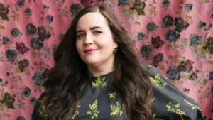 Pourquoi Aidy Bryant a accepté d’organiser les Spirit Awards 2024 – The Hollywood Reporter. Aidy Bryant, comédienne, qui a quitté « Saturday Night Live » en 2022 après 10 ans dans la série, a accepté d’héberger les Spirit Awards car elle est […]