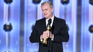 Christopher Nolan a remporté le prix du meilleur réalisateur aux Globes dorés 2024 pour Oppenheimer. Lors de son discours de remerciement, il a rendu hommage à Heath Ledger, qui a joué dans son film The Dark Knight en 2008. Nolan […]