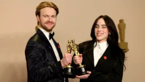 Après avoir remporté un Oscar en 2024, Billie Eilish s’est souvenue de ses pleurs en regardant la comédie musicale Matilda il y a dix ans. Lors d’une entrevue en coulisses des Oscars, elle a partagé des conseils pour les jeunes […]