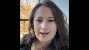 La véritable héroïne de la série The Act, Gypsy Rose Blanchard, a exprimé sa gratitude face à l’important soutien qu’elle a reçu en ligne. Blanchard a récemment publié une vidéo sur son compte TikTok dans laquelle elle témoigne de sa […]