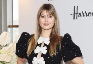 Holly Valance, l’ancienne actrice et chanteuse populaire de « Neighbours », n’a pas mâché ses mots en qualifiant les idées progressistes de « médiocres », tout en appuyant Jacob Rees-Mogg comme future tête du gouvernement britannique. Cette déclaration surprenante a été faite […]