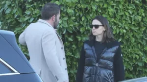 Jennifer Lopez, Ben Affleck et son ex-femme Jennifer Garner, rejoints par leurs enfants, ont été vus lors d’une rare sortie à Los Angeles. La famille aurait assisté à un spectacle musical à l’école et était souriante et détendue alors qu’elle […]