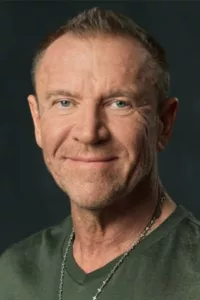 Renny Harlin, de son vrai nom Lauri Mauritz Harjola, 15 mars 1959 à Riihimäki (Finlande), est un réalisateur et producteur finlando-américain. C’est à l’Université de Helsinki, en Finlande, que Renny Harlin, de son vrai nom Renny Lauri Mauritz Harjola, fait […]