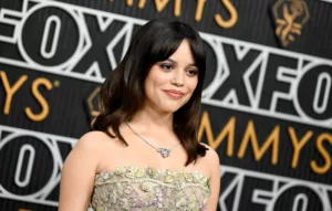 Jenna Ortega, l’actrice principale de la série à succès Netflix « Mercredi », a laissé entendre que les fans peuvent s’attendre à quelque chose de vraiment excitant pour la deuxième saison de l’émission. Ortega a déclaré qu’elle avait reçu les […]