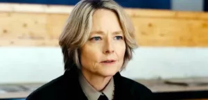 La nouvelle saison de True Detective, intitulée Night Country, marque le retour de Jodie Foster dans son premier rôle majeur dans une série depuis des décennies. La série policière sombre et philosophique créée par Nicolas Pizzolatto et dirigée par Cary […]