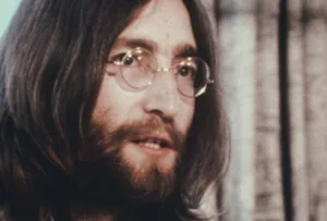 Apple TV+ a dévoilé un extrait du nouveau documentaire, « John Lennon: Meurtre sans procès ». Ce documentaire, accessible en streaming depuis le mercredi 6 décembre, offre une analyse détaillée du meurtre de John Lennon en 1980. Narrée par Kiefer […]