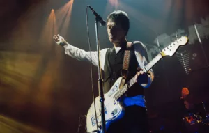 Johnny Marr, le célèbre musicien, a fait une apparition mémorable dans un épisode de l’émission « Should I Lie To You » diffusée le 9 février dernier. Dans cet épisode, il a partagé une anecdote de jeunesse surprenante et vraie. Originaire de […]