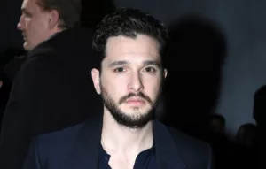 L’acteur renommé Kit Harington, célèbre pour son rôle de Jon Snow dans la série à succès de HBO, Game of Thrones, a discuté de sa « crise » résultant de sa participation à la série. Il s’est récemment exprimé avec […]