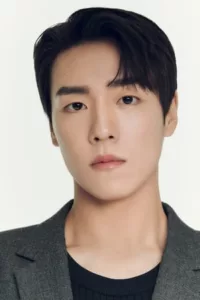 Lee Hyun-woo (이현우) is a South Korean actor. He was born on March 23rd, 1993. He is best known for his work in the blockbusters Secretly Greatly (2013) and Northern Limit Line (2015).   Date d’anniversaire : 23/03/1993