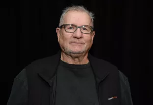 Le célèbre Ed O’Neill, principalement connu pour son rôle de Jay Pritchett dans la populaire sitcom « Modern Family », a récemment partagé une nouvelle révélation surprenante. Il nous a fait part de la possibilité qu’il a eu de se retrouver sur […]