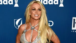 Britney Spears a révélé un secret amusant de son passé dans ses mémoires explosives de 2023 : elle a déjà embrassé Ben Affleck. L’icône de la pop a partagé cette information sur une publication Instagram supprimée le 7 février, avec […]