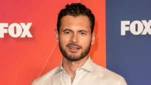 Adan Canto, l’acteur américano-mexicain, est décédé le 8 janvier après avoir lutté contre le cancer de l’appendice. Né au Mexique en 1981 et élevé au Texas, Canto a débuté sa carrière en tant que chanteur et guitariste à l’âge de […]