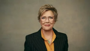 L’actrice renommée Annette Bening a été honorée par l’annonce, faite vendredi par le Make-Up Artists & Hair Stylists Guild Awards (MUAHS), qu’elle recevra le Distinguished Artisan Award lors de leur 11e édition annuelle. Cette distinction consacre la contribution inestimable d’un […]