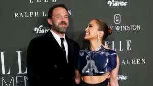 Jennifer Lopez et Ben Affleck ont eu une discussion tendue lors d’une virée shopping à Saint-Barthélemy. Ils étaient en train de parcourir des boutiques de luxe, en se concentrant sur les bijoux Bulgari. Ben a montré des signes d’exaspération, mais […]