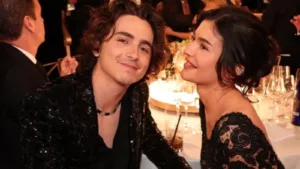 Titre : Une chronologie des relations de Timothée Chalamet, des rumeurs avec Kylie Jenner aux collaborations avec Lily-Rose Depp Après avoir été acclamé pour ses performances remarquables dans des films tels que Call Me By Your Name et Ladybird, Timothée […]