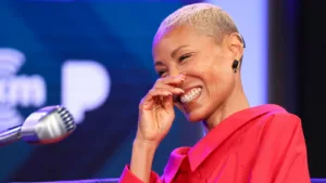 Le dernier selfie de Jada Pinkett Smith a fait sensation sur les réseaux sociaux, les fans faisant des comparaisons amusantes avec le rappeur Fat Joe. Dans sa publication Instagram, Jada a porté des lunettes aviateur, une doudoune à imprimé cerf […]