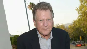 Le célèbre acteur Ryan O’Neal décède d’insuffisance cardiaque congestive Le 23 décembre 2023, à 9h42, nous avons appris la disparition de Ryan O’Neal, célèbre acteur de cinéma américain. Ce dernier est décédé à l’âge de 82 ans des suites d’une […]