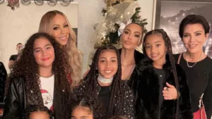 La joie des Fêtes a pris une tournure intrigante sur Internet lorsque Kim Kardashian s’est adressée aux « Haterssss? » sur les réseaux sociaux après avoir été involontairement absente de la vidéo de Noël de ses sœurs. Les Kardashian sont connus pour […]