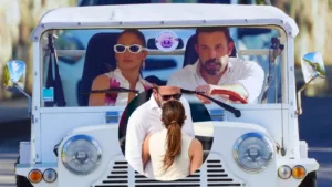 Jennifer Lopez et Ben Affleck ont profité d’une escapade romantique à Saint-Barth. Leur récent voyage caribéen promettait un bonheur ensoleillé et des moments romantiques, et il s’est avéré encore plus confortable que prévu. Les photos de leur mini jeep Moke […]