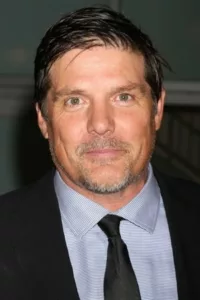 Paul Johansson is an American-born Canadian actor, writer and director, best known for playing Dan Scott on One Tree Hill and Nick Wolfe on Highlander: The Raven.   Date d’anniversaire : 26/01/1964