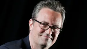 L’enquête sur la mort tragique de Matthew Perry a été officiellement conclue. Les autorités policières de Los Angeles ont décidé de mettre fin à toute enquête plus approfondie sur le décès de l’ancien acteur de Friends. Le médecin légiste-coroner du […]