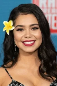 Auli’i Cravalho is an American actress and singer. She made her voice acting debut as the title character in the 2016 Disney film Moana.   Date d’anniversaire : 22/11/2000