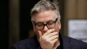 Alec Baldwin a été inculpé par un grand jury pour une accusation d’homicide involontaire lors d’une fusillade mortelle sur le plateau de tournage de Rust au Nouveau-Mexique en 2021. Les procureurs spéciaux ont porté l’affaire devant un grand jury après […]