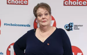 La star du quiz télévisé « The Chase », Anne Hegerty, a répondu aux accusations affirmant qu’elle et les autres figures de cette émission étaient impliquées dans un triche. Cette femme de 65 ans, une des six « poursuivantes » de ce jeu de […]