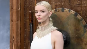 Jeudi dernier à Londres, une surprise attendait les spectateurs lors de la première de « Dune: Part Two« . En effet, Anya Taylor-Joy a fait une apparition spéciale lors de cet événement, confirmant qu’elle a une apparition surprise dans ce film tant […]