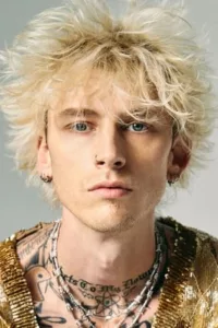 Colson Baker is better known by his stage name Machine Gun Kelly. His stage name was given for his rapid-fire lyrical flow and is a reference to notorious criminal George « Machine Gun Kelly » Barnes. MGK was born in Houston, Texas […]