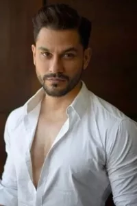 Kunal Khemu is an Indian actor who works in Hindi-language films. He made his film debut with Sir (1993) as a child actor. His notable roles in films include Raja Hindustani (1996) as a child actor, and as an adult […]