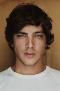 Cody Fern (born July 7, 1988) is an Australian actor. He is best known for his work with Ryan Murphy on the FX anthology television series American Crime Story and American Horror Story.   Date d’anniversaire : 06/07/1988