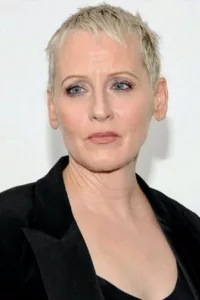 Lori Petty (born October 14, 1963) is an American film and television actress best known for playing « Tyler Endicott » in Point Break in 1991, « Kit Keller » in A League of Their Own in 1992, and the title role in Tank […]