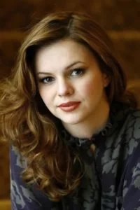 Amber Rose Tamblyn (born May 14, 1983) is an American actress, writer, and director. She first came to national attention in her role on the soap opera General Hospital as Emily Quartermaine, followed by a starring role on the prime-time […]