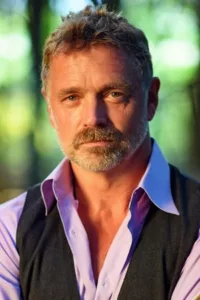 John Schneider (born April 8, 1960) is an American actor and singer. He is best known for his portrayal of Bo Duke in the 1980s American television series The Dukes of Hazzard, and as Jonathan Kent on Smallville, a 2001 […]